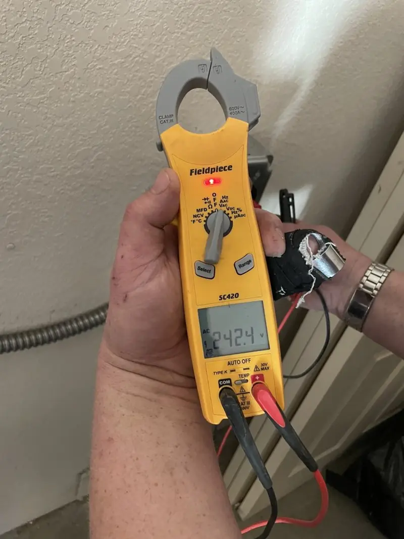 Voltage testing with clamp meter during Generator Installation in Keizer